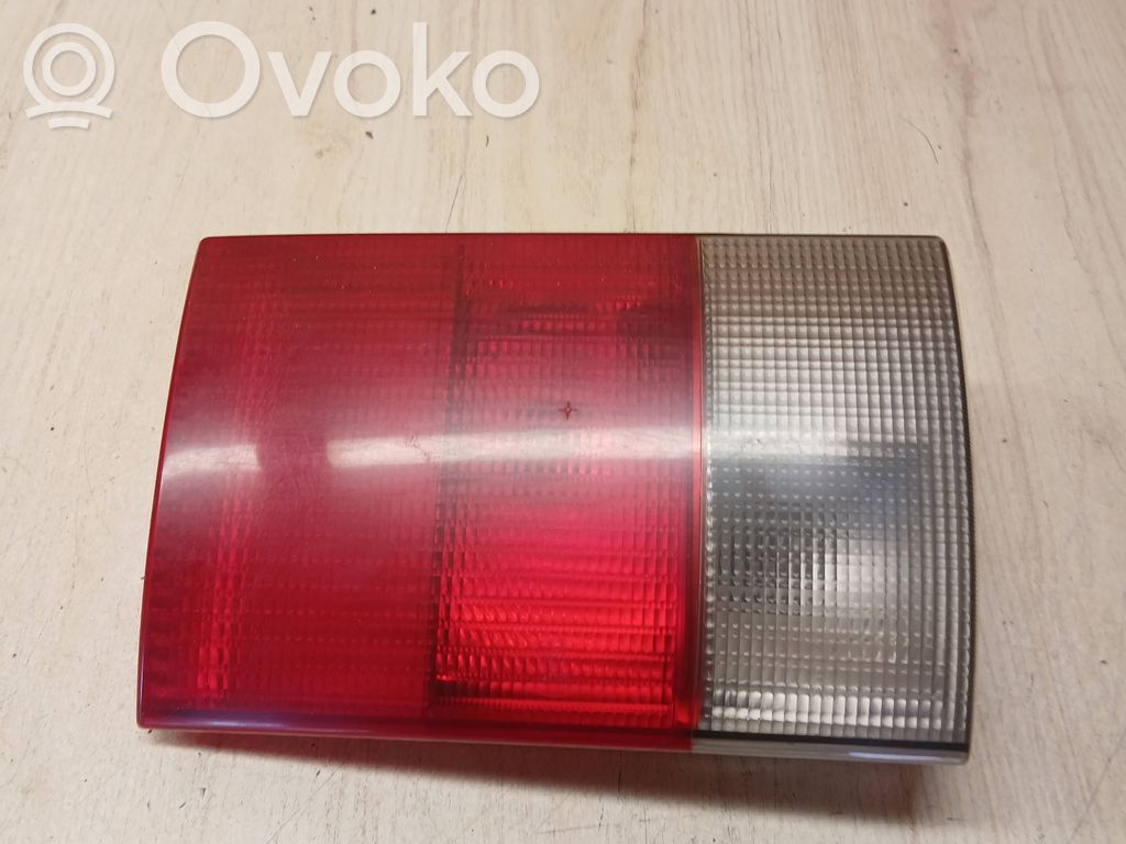 Audi 80 90 S2 B4 Takaluukun takavalot 