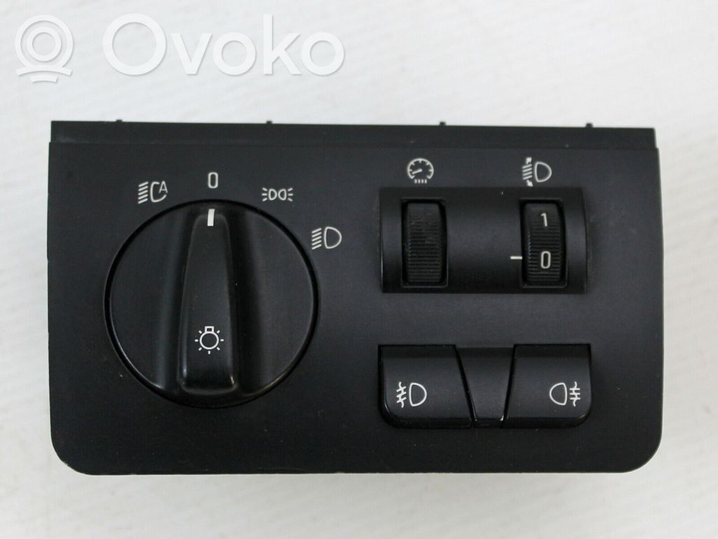 Light switch   6909776