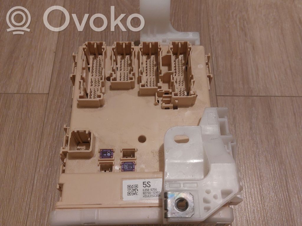 Toyota Auris E180 Saugiklių blokas 