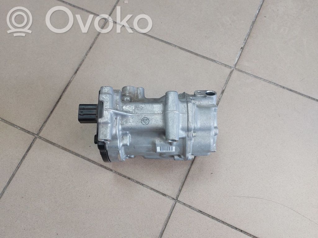 Toyota Corolla E210 E21 Compresseur de climatisation 