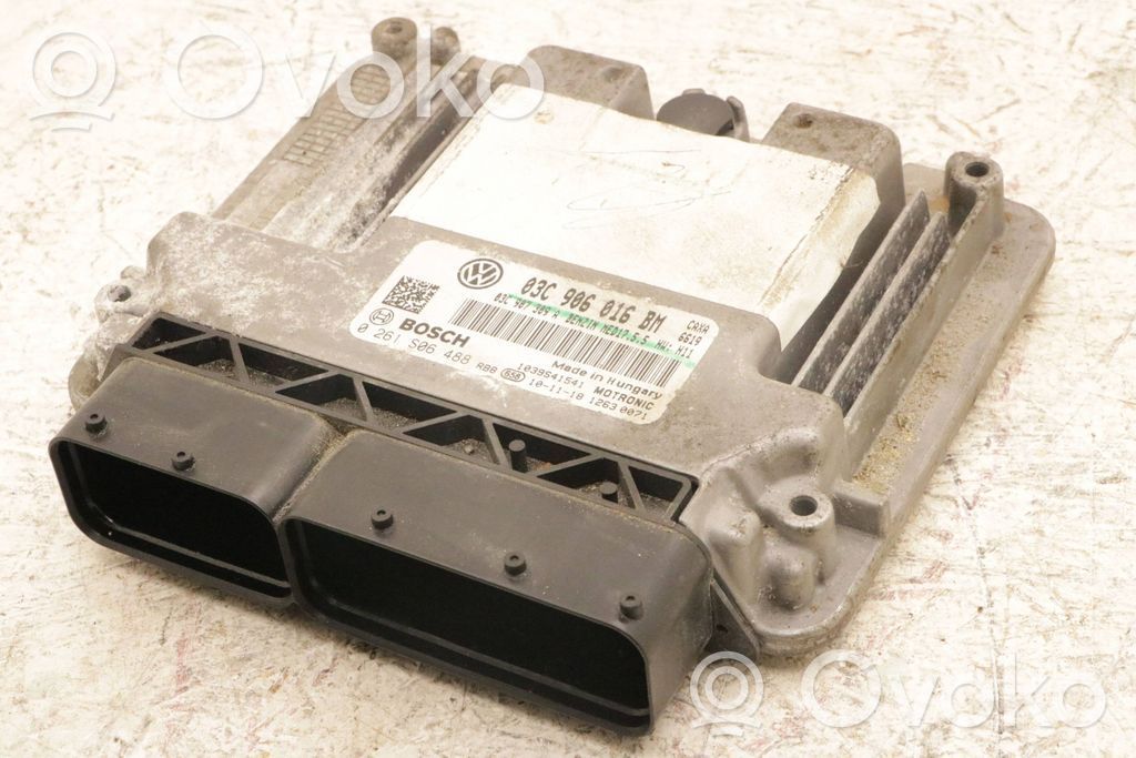 Volkswagen Golf VI Engine control unit/module 