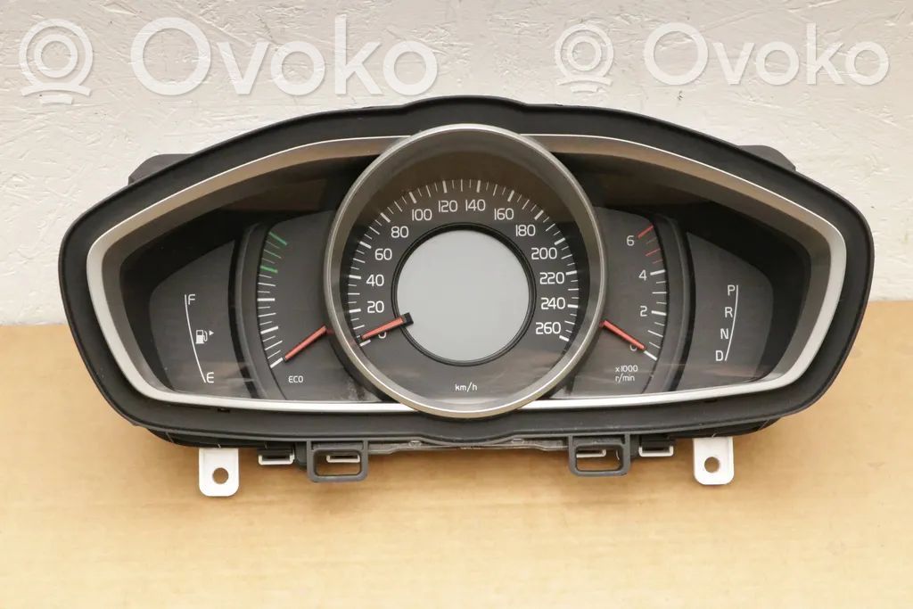 Volvo V40 Speedometer (instrument cluster) 