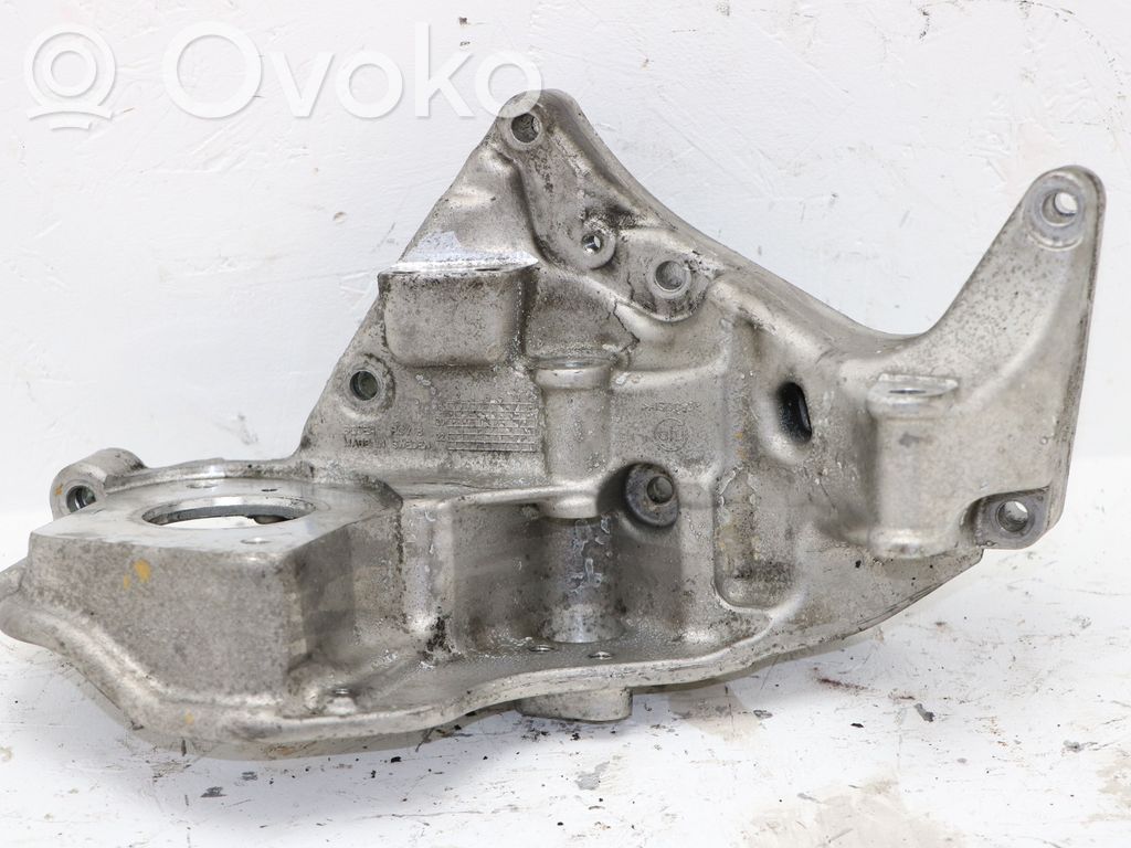 Volvo V40 Generator/alternator bracket 