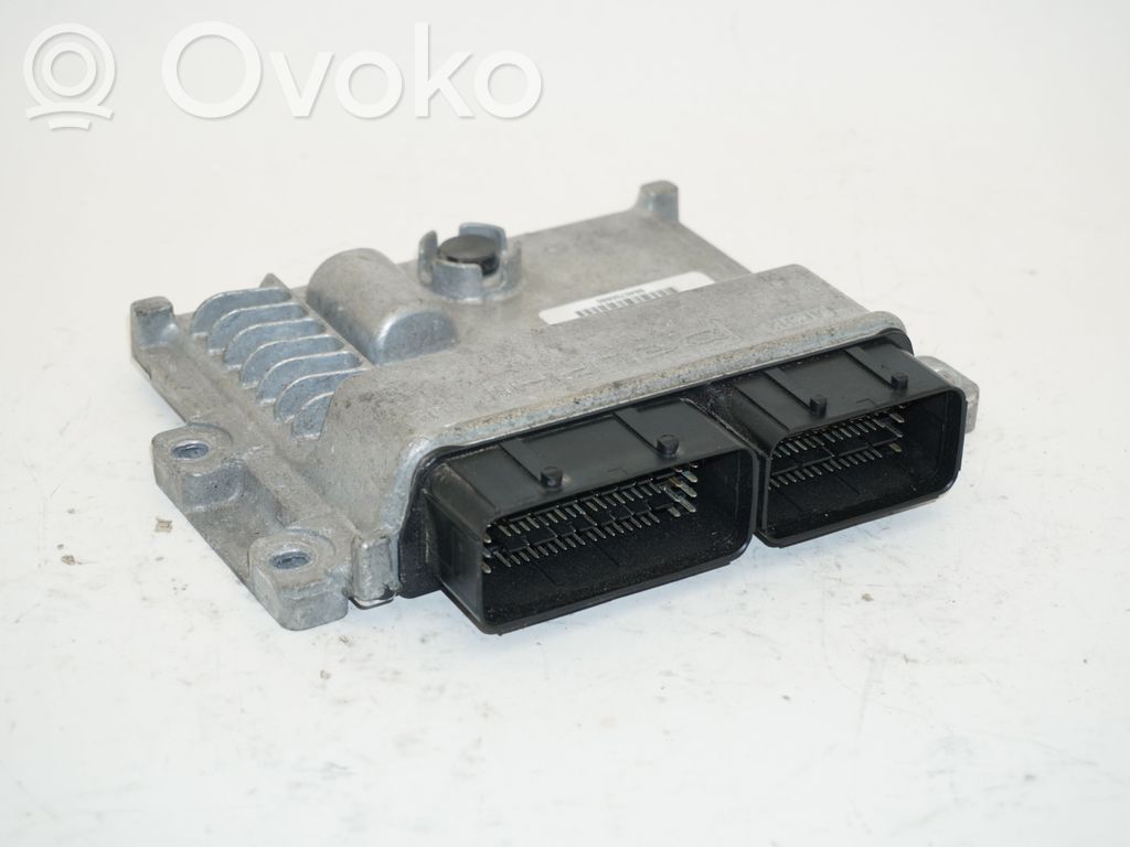 Opel Vivaro Engine control unit/module 