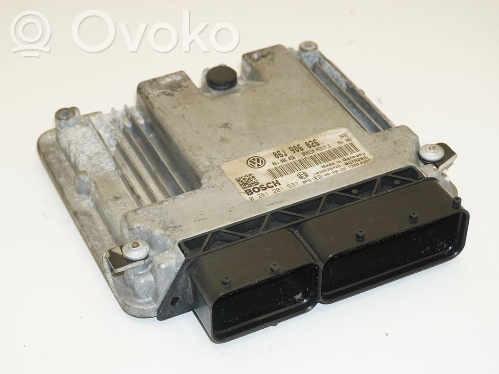 Volkswagen PASSAT B6 Engine control unit/module 