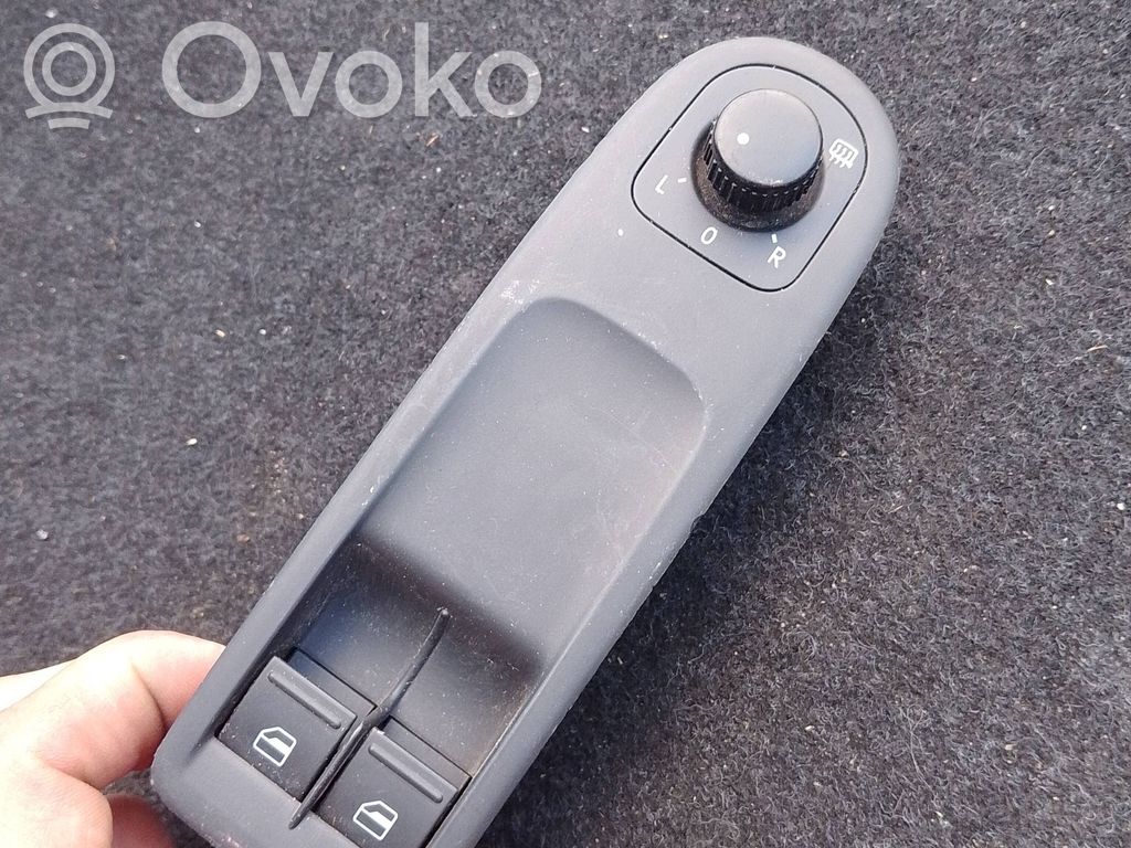 Volkswagen Golf VI Electric window control switch 