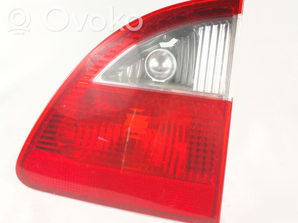 Tailgate rear/tail lights