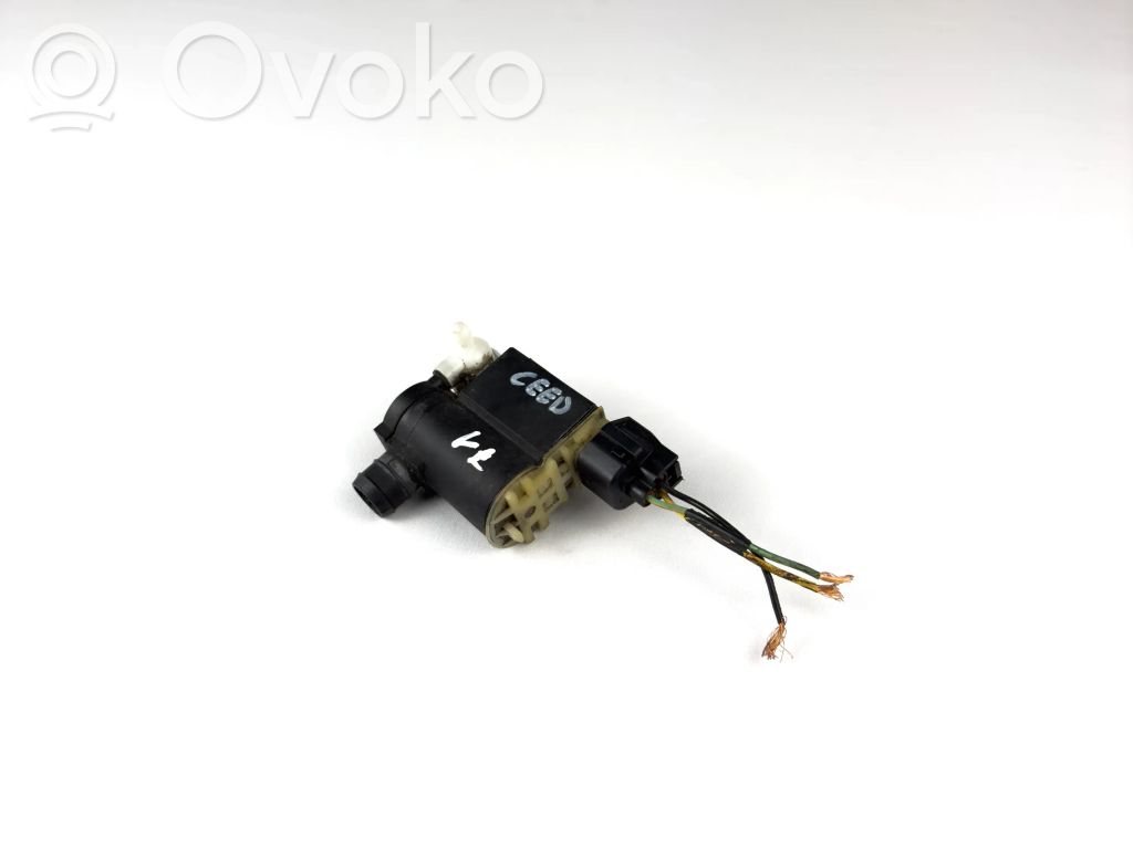 KIA Ceed Windscreen/windshield washer pump 