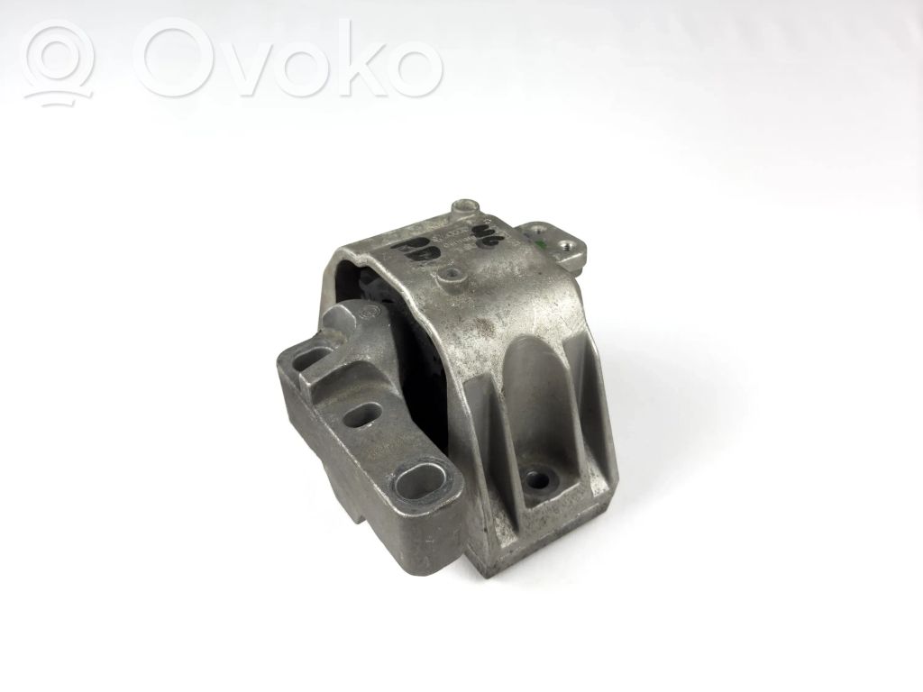 Volkswagen Golf IV Engine mount bracket 