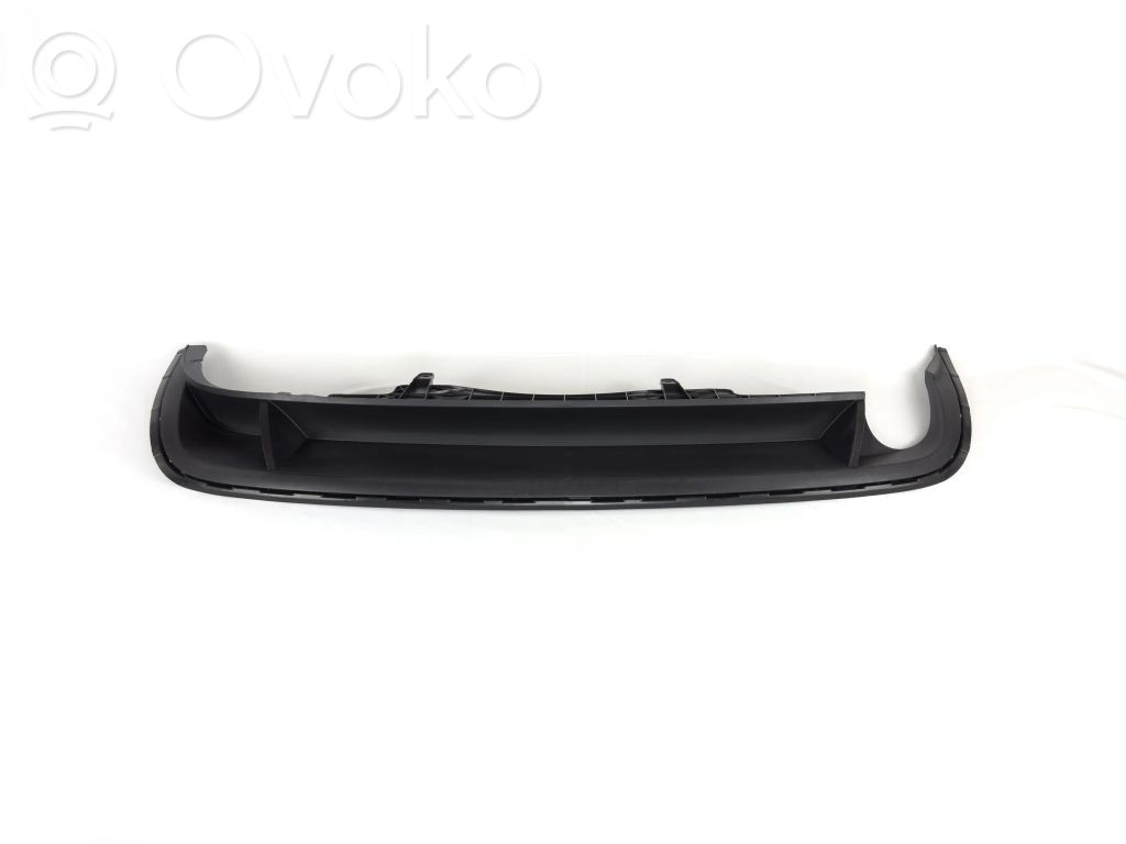 Volkswagen PASSAT B7 Moldura inferior del parachoques trasero 