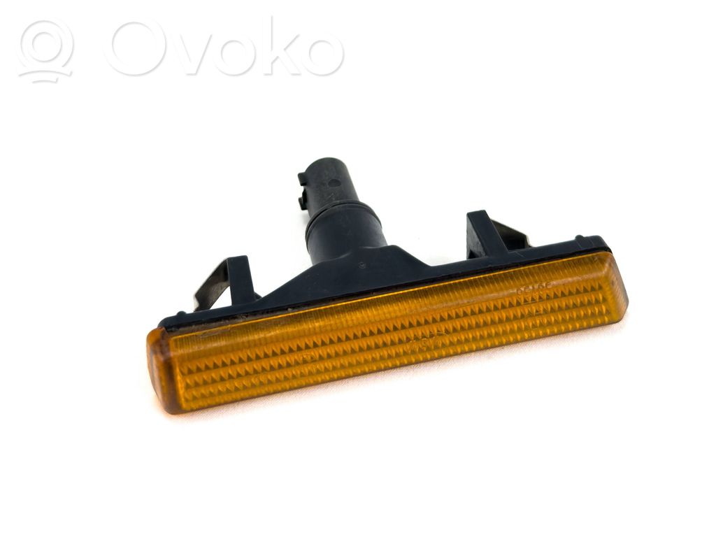 Front fender indicator light   8360205