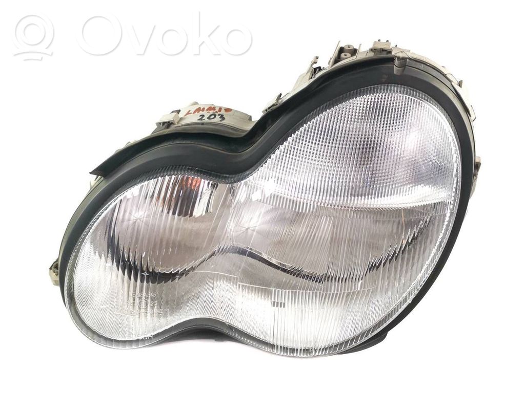 Mercedes-Benz C W203 Lampa przednia 