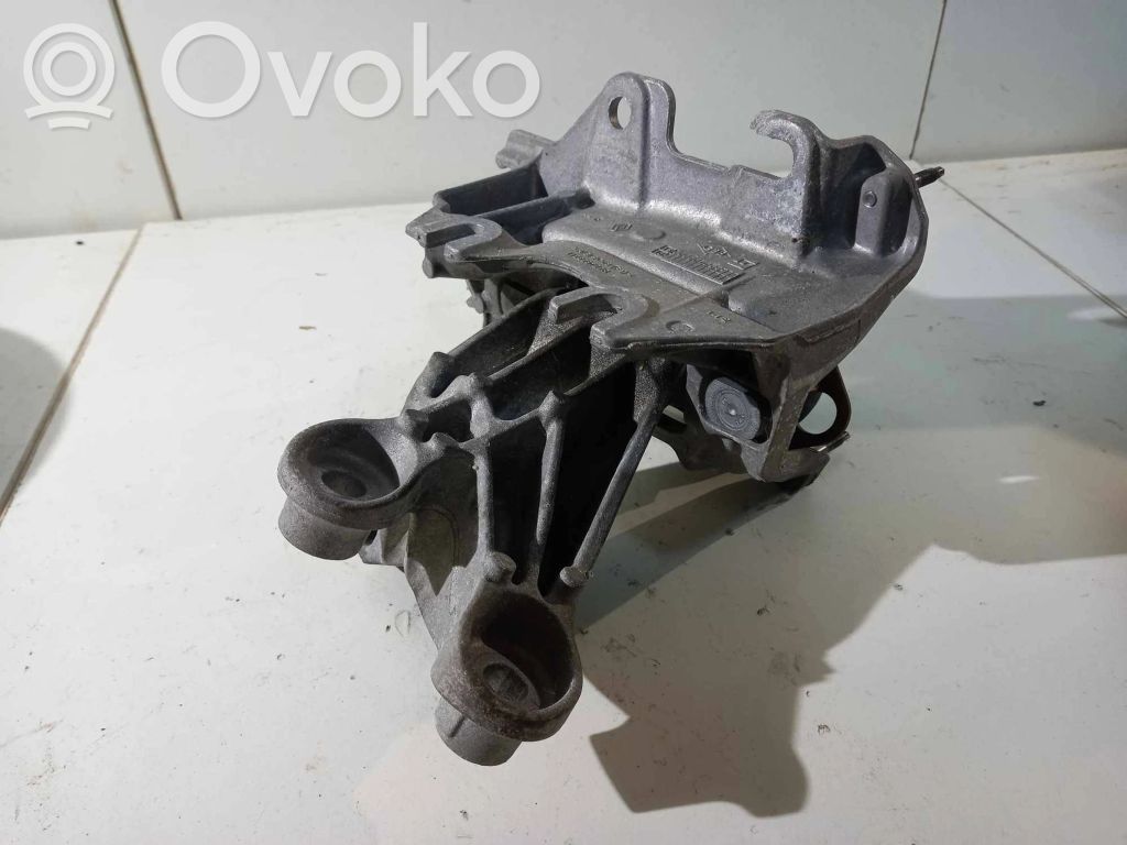 Engine mount bracket   112223722R