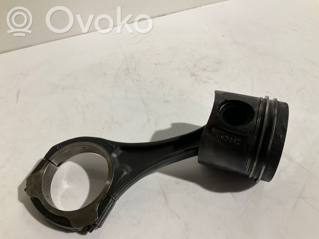 Mercedes-Benz E W211 Piston 