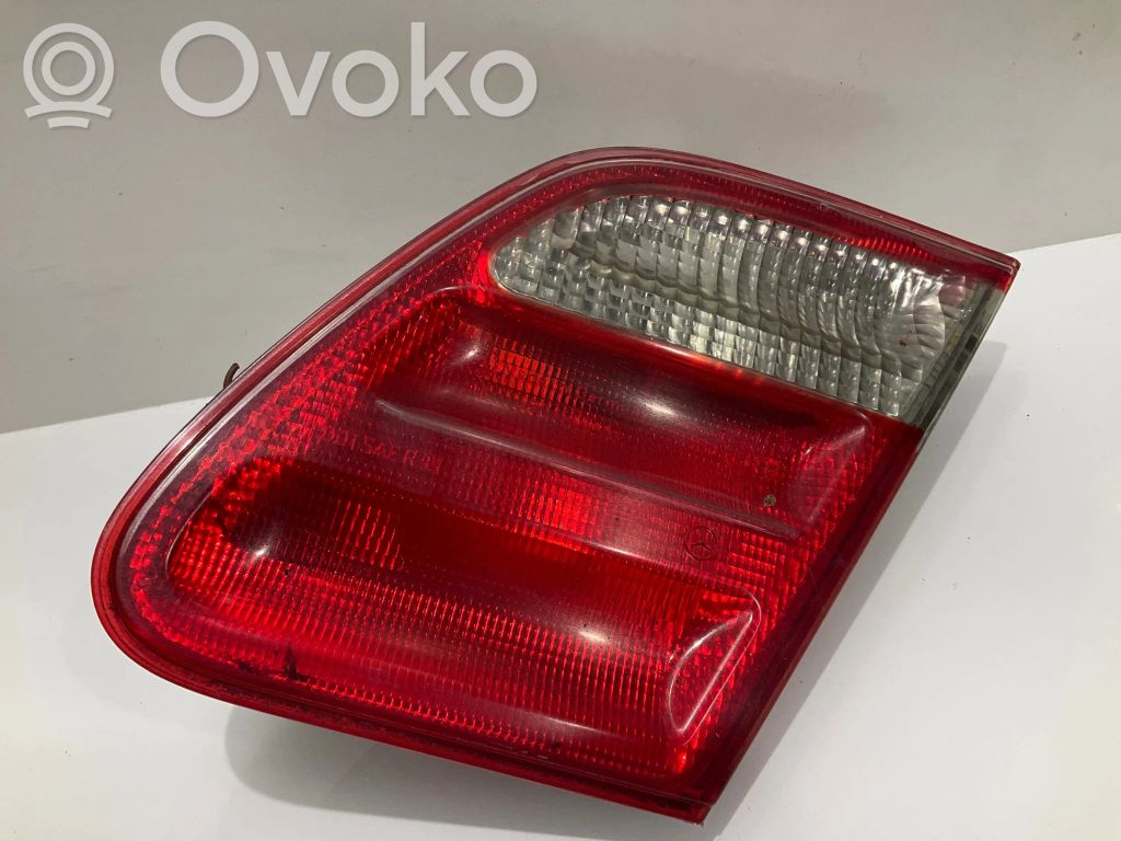 Mercedes-Benz E W210 Tailgate rear/tail lights 