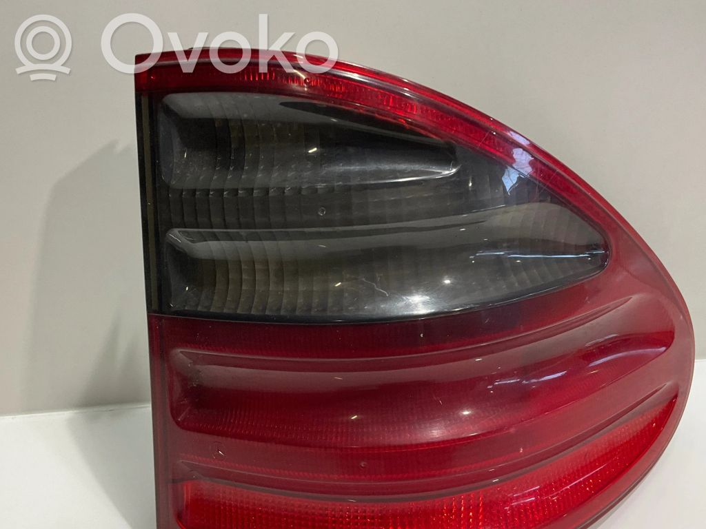 Mercedes-Benz E W210 Lampa tylna 
