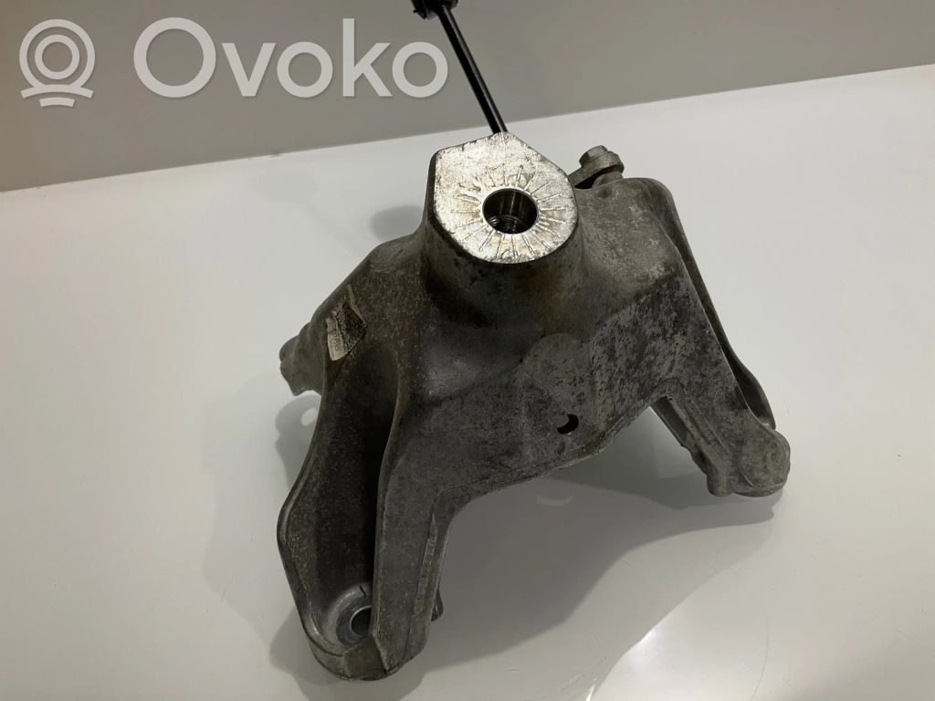 Porsche Cayenne (9Y0 9Y3) Engine mounting bracket 