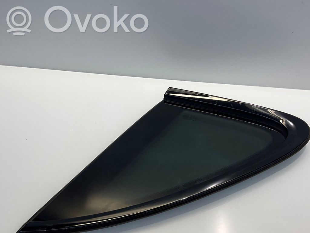 Porsche Macan (95B) Rear side window 