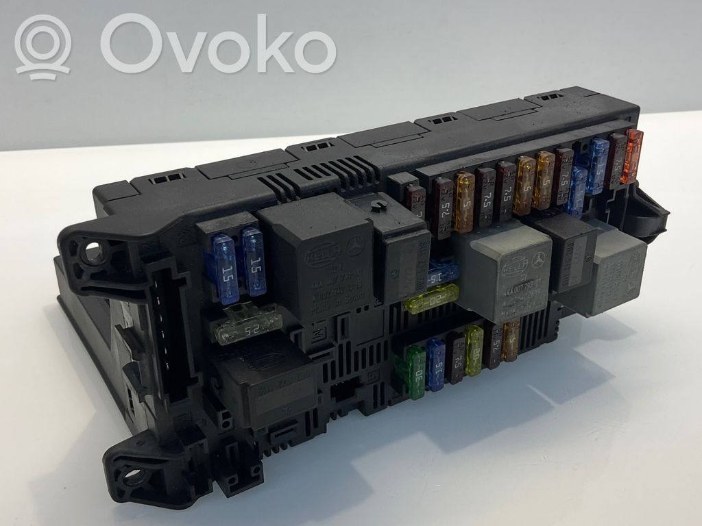 Mercedes-Benz E W211 Fuse module 