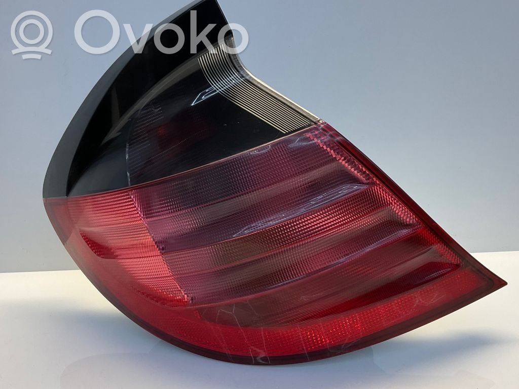 Mercedes-Benz C W203 Lampa tylna 
