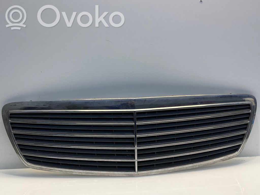 Mercedes-Benz E W211 Oberes Gitter vorne 