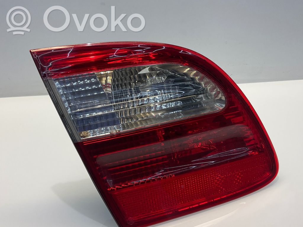 Mercedes-Benz E W211 Lampy tylnej klapy bagażnika 