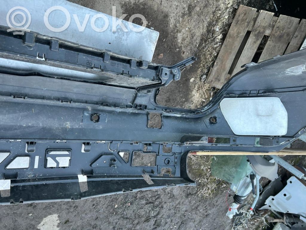Porsche Cayenne (9Y0 9Y3) Moldura inferior del parachoques trasero 