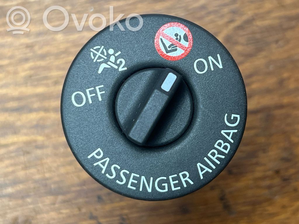 Renault Zoe Passenger airbag on/off switch 