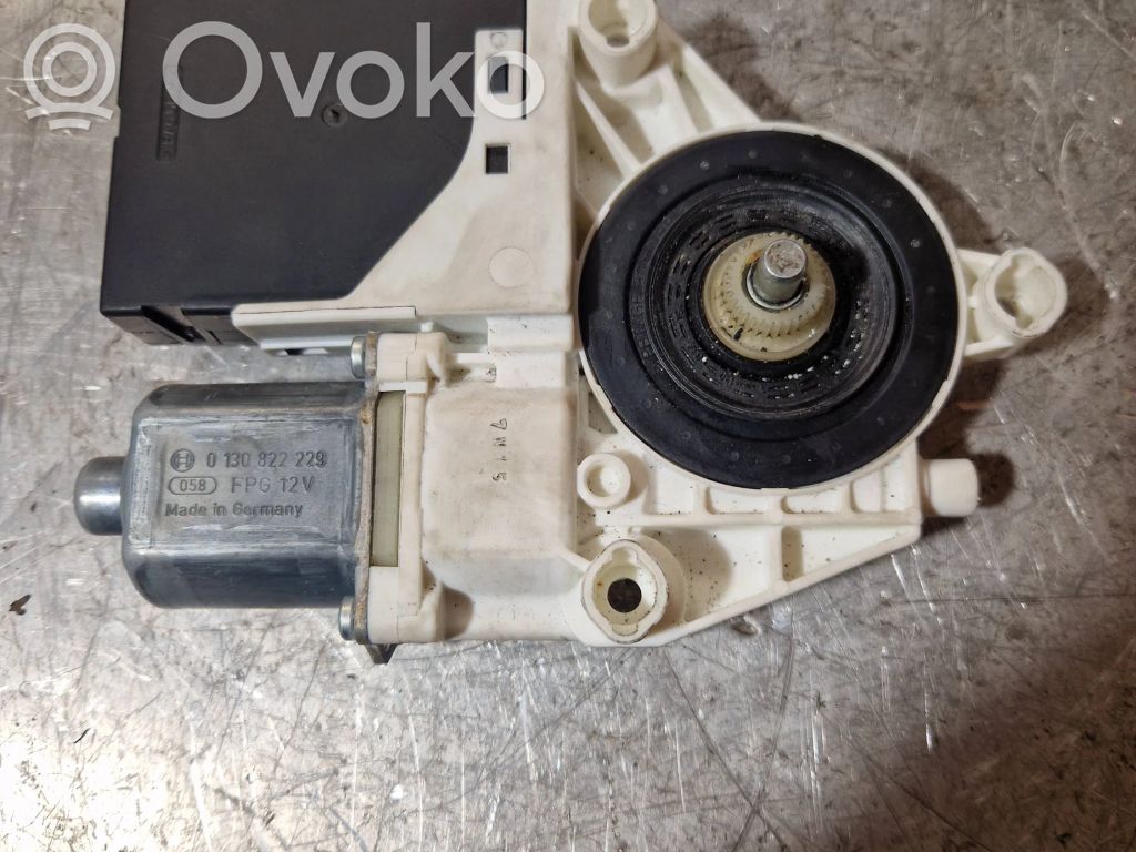 Volkswagen Jetta VI Silniczek podnośnika szyby drzwi 