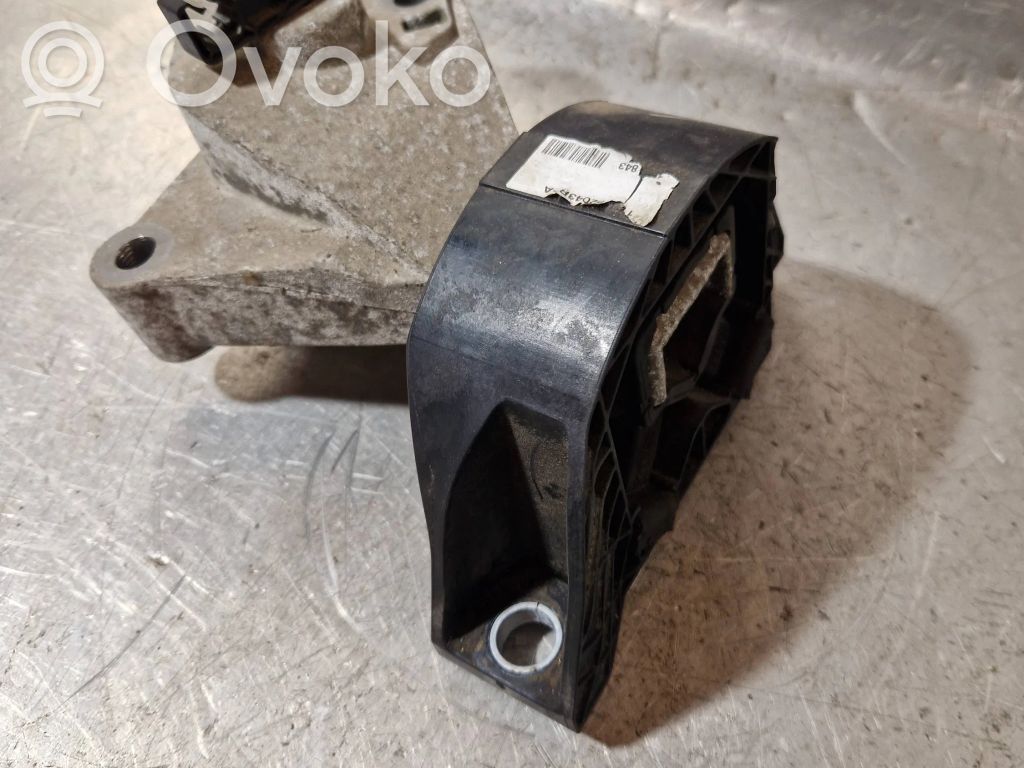 Dacia Sandero Engine mounting bracket 