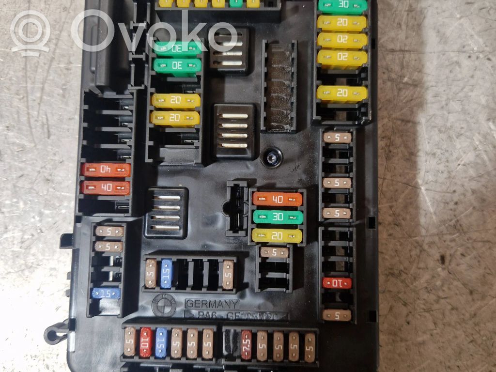 BMW 3 F30 F35 F31 Ramka / Moduł bezpieczników 