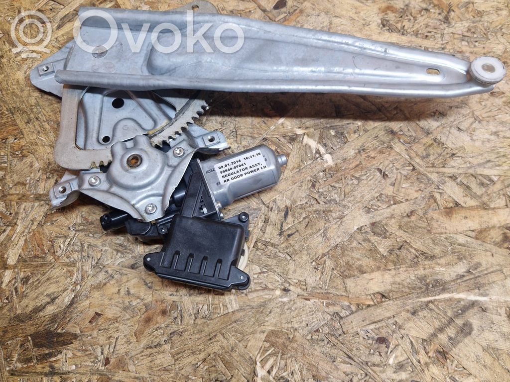 Toyota Verso Rear door window regulator with motor 