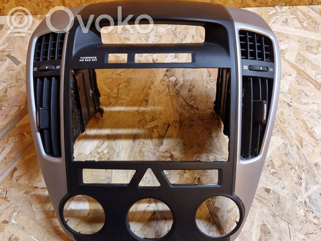 KIA Ceed Radio/GPS head unit trim 