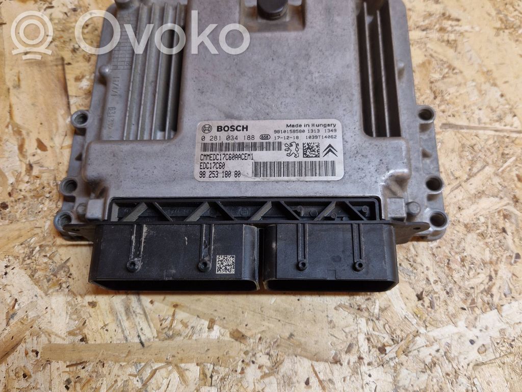 Peugeot 3008 II Engine control unit/module 