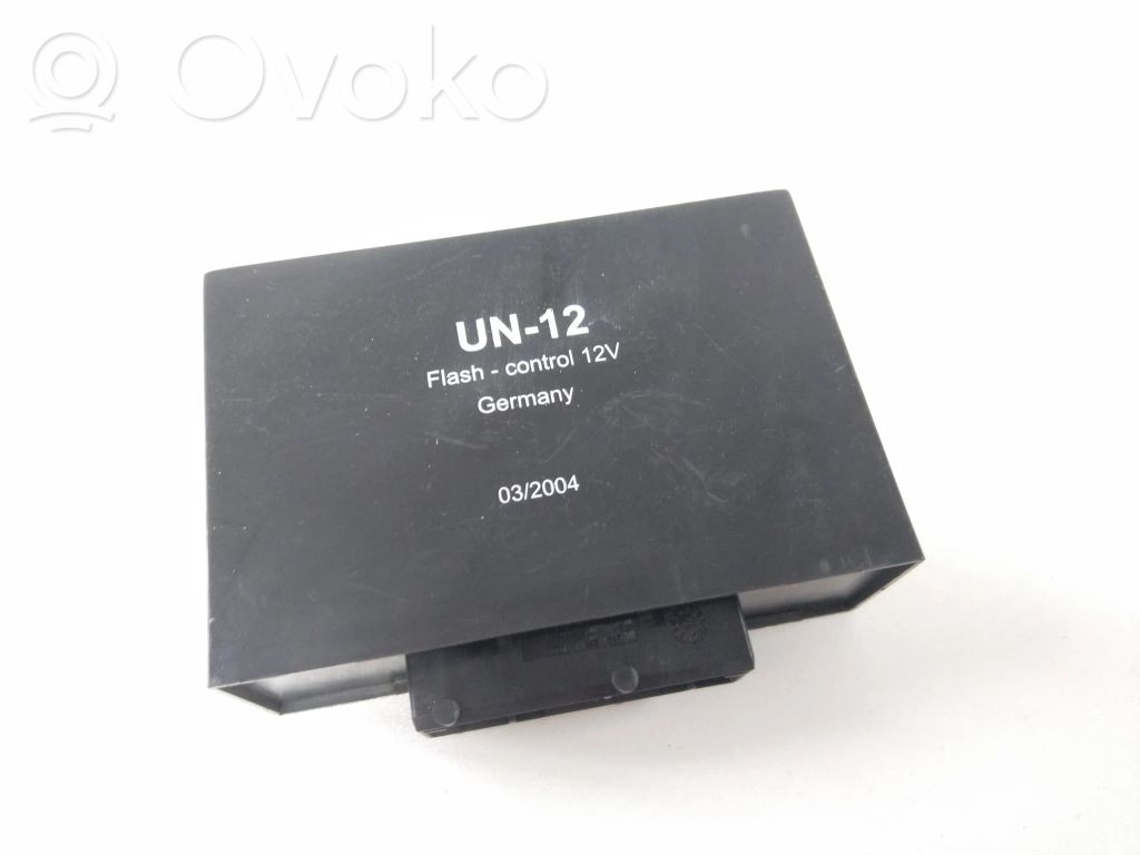 BMW 5 E39 Hazard warning light relay 