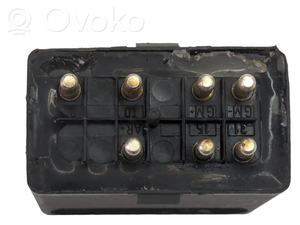 Mercedes-Benz E W124 Fuel pump relay 