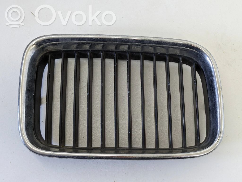 Grille de calandre avant