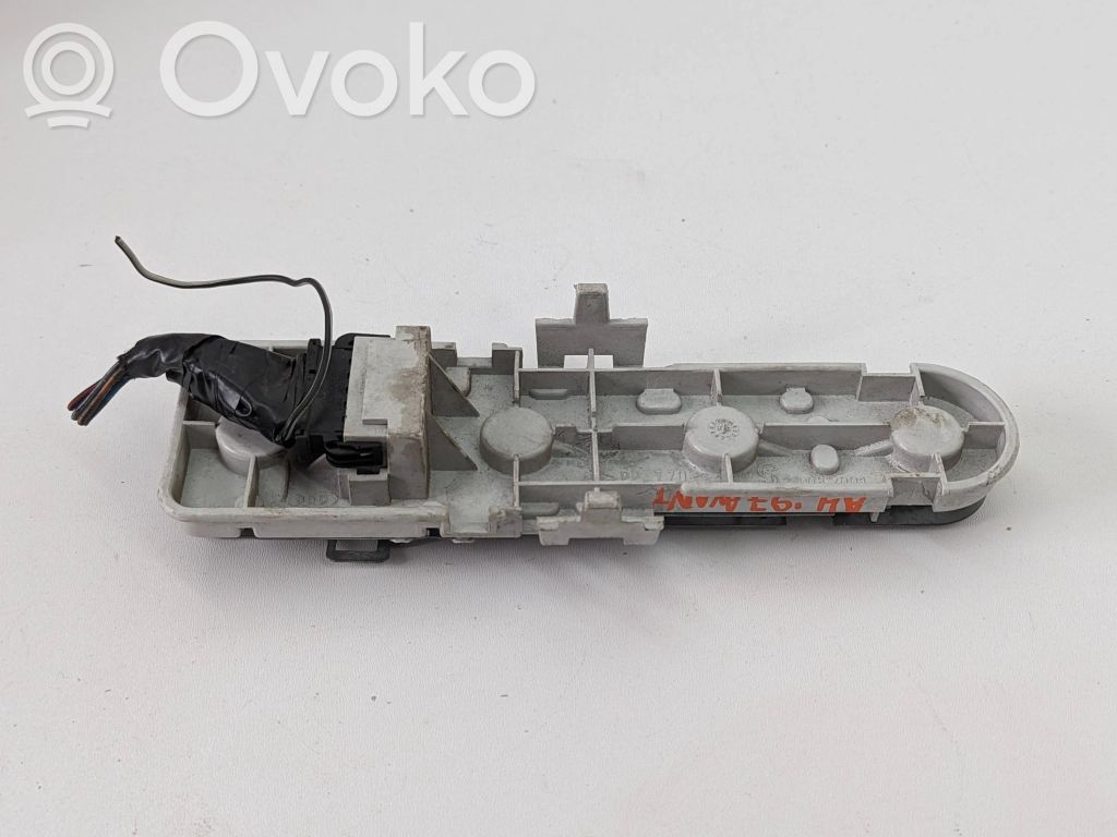 Audi A4 S4 B5 8D Takavalon polttimon suojan pidike 