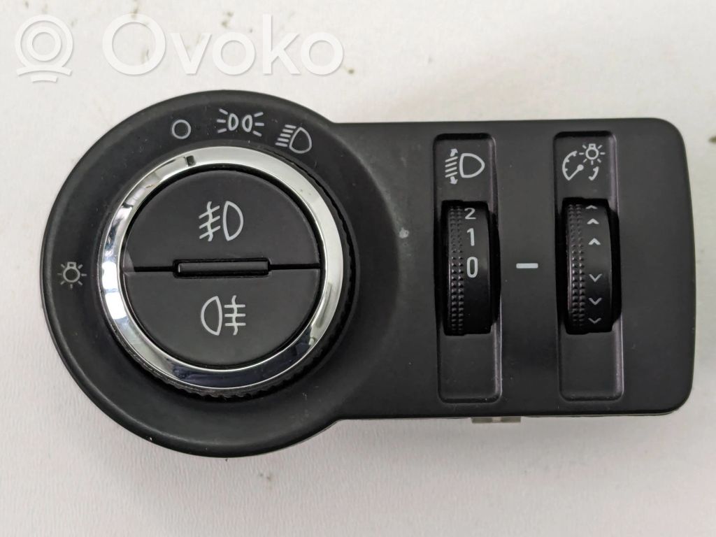 Opel Astra J Light switch 
