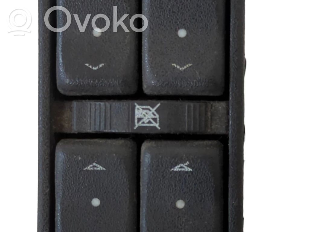 Opel Meriva A Electric window control switch 