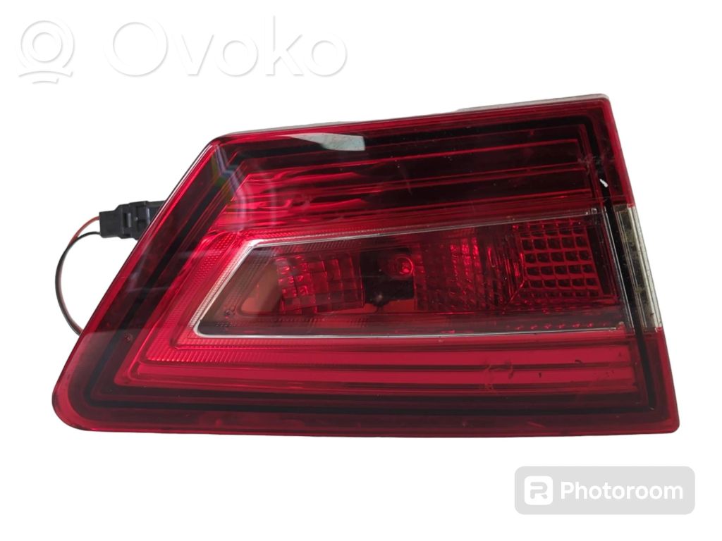 Renault Clio IV Aizmugurējais lukturis virsbūvē 