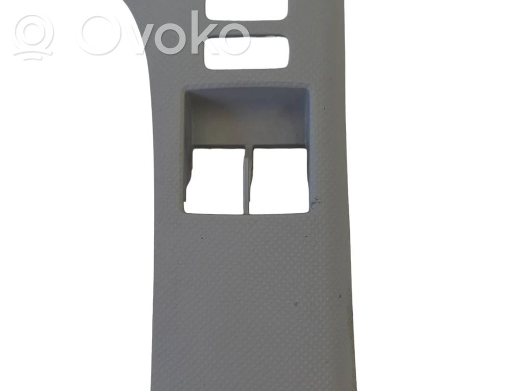 Toyota Yaris Moldura del interruptor de la ventana de la puerta delantera 