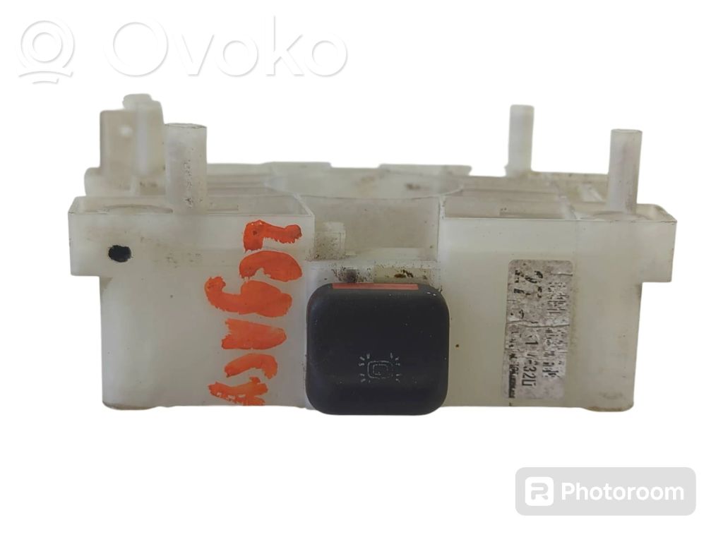 Subaru Legacy Hazard light switch 