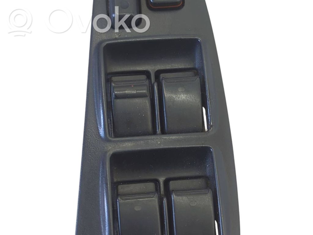 Toyota Avensis T250 Electric window control switch 