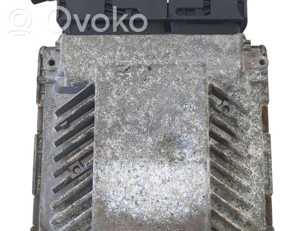 Volkswagen PASSAT B6 Engine control unit/module 