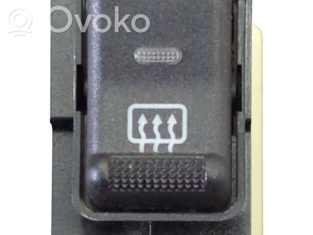 Chrysler PT Cruiser Windscreen/window heater switch 