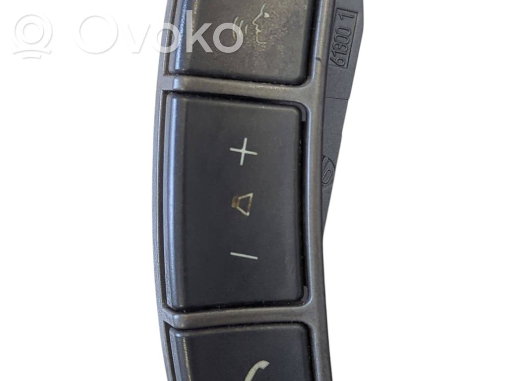 Steering wheel buttons/switches   6911585E,03746700,555345000