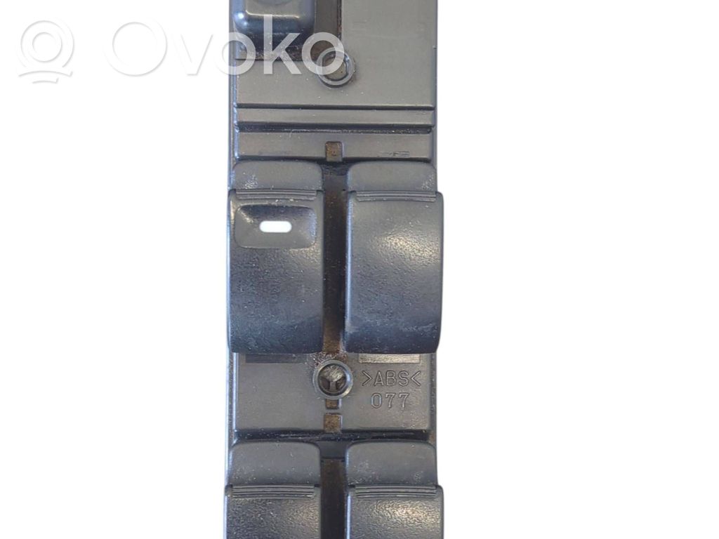 Mitsubishi Grandis Electric window control switch 