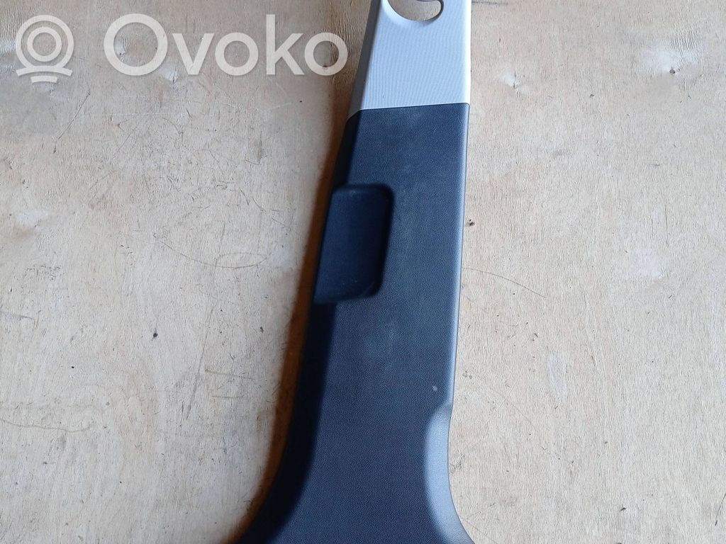 Osłona dolna słupka / B   85846C8000,85840C8050