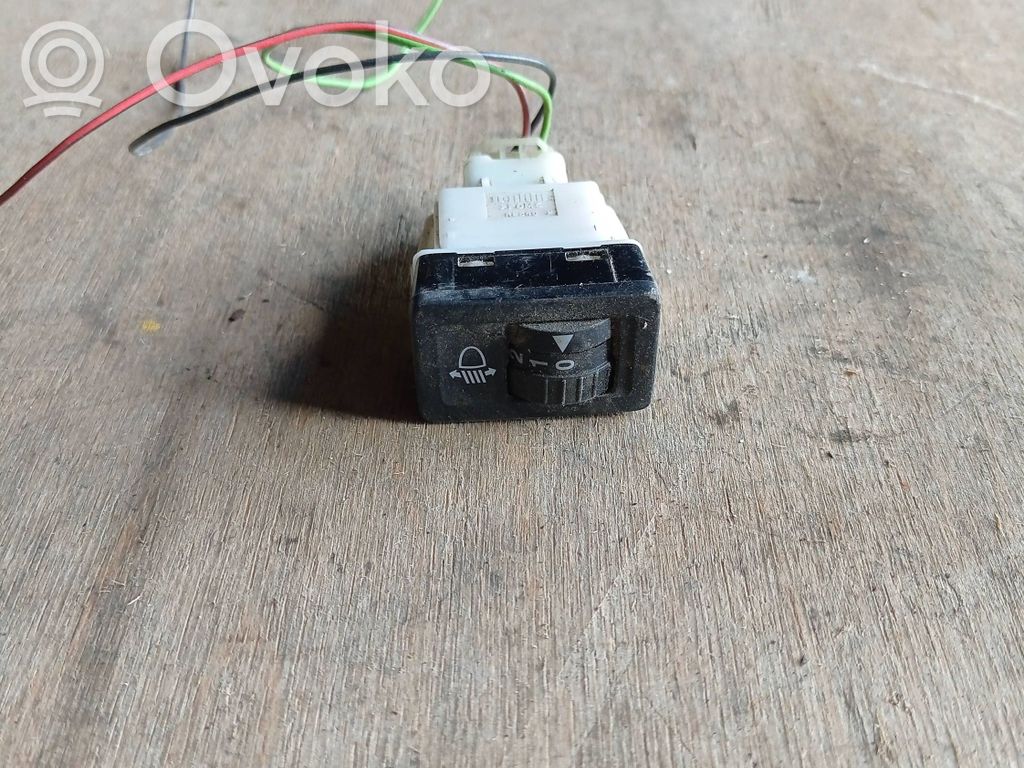 Suzuki SX4 Headlight level height control switch 
